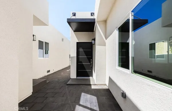 $2,300 | 949 West Magnolia Street, Compton, CA 90220