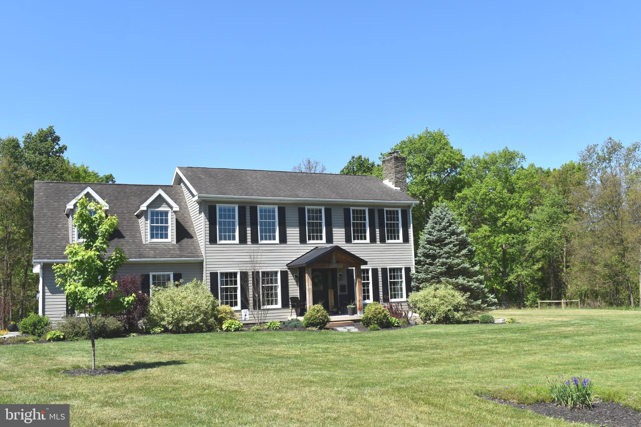 16621 Lappans Road Williamsport, MD 21795 - Photo 1 of 79 a front view of a house with a garden
