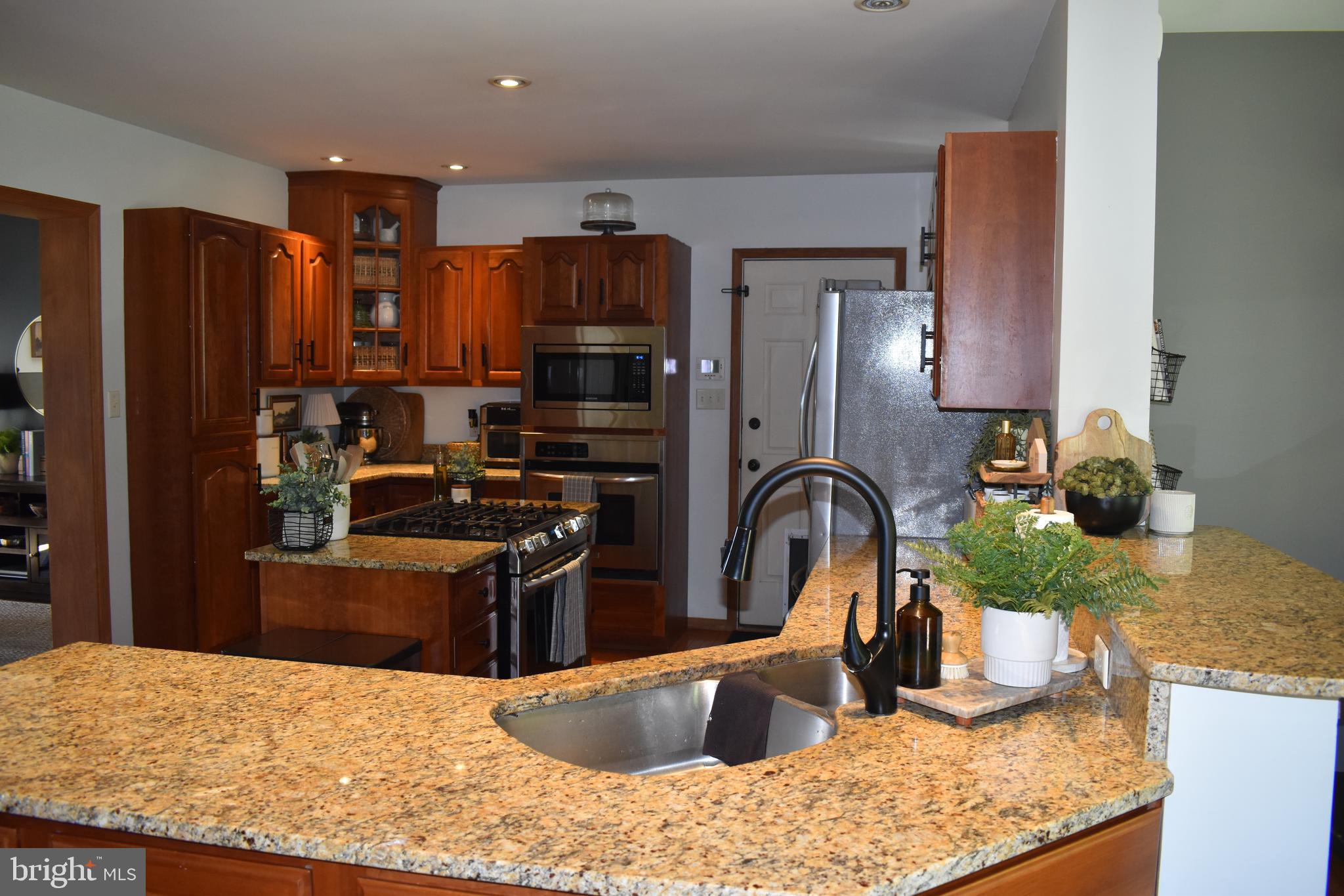 16621 Lappans Road Williamsport, MD 21795 - Photo 27 of 79 a kitchen with stainless steel appliances granite countertop a sink refrigerator and stove