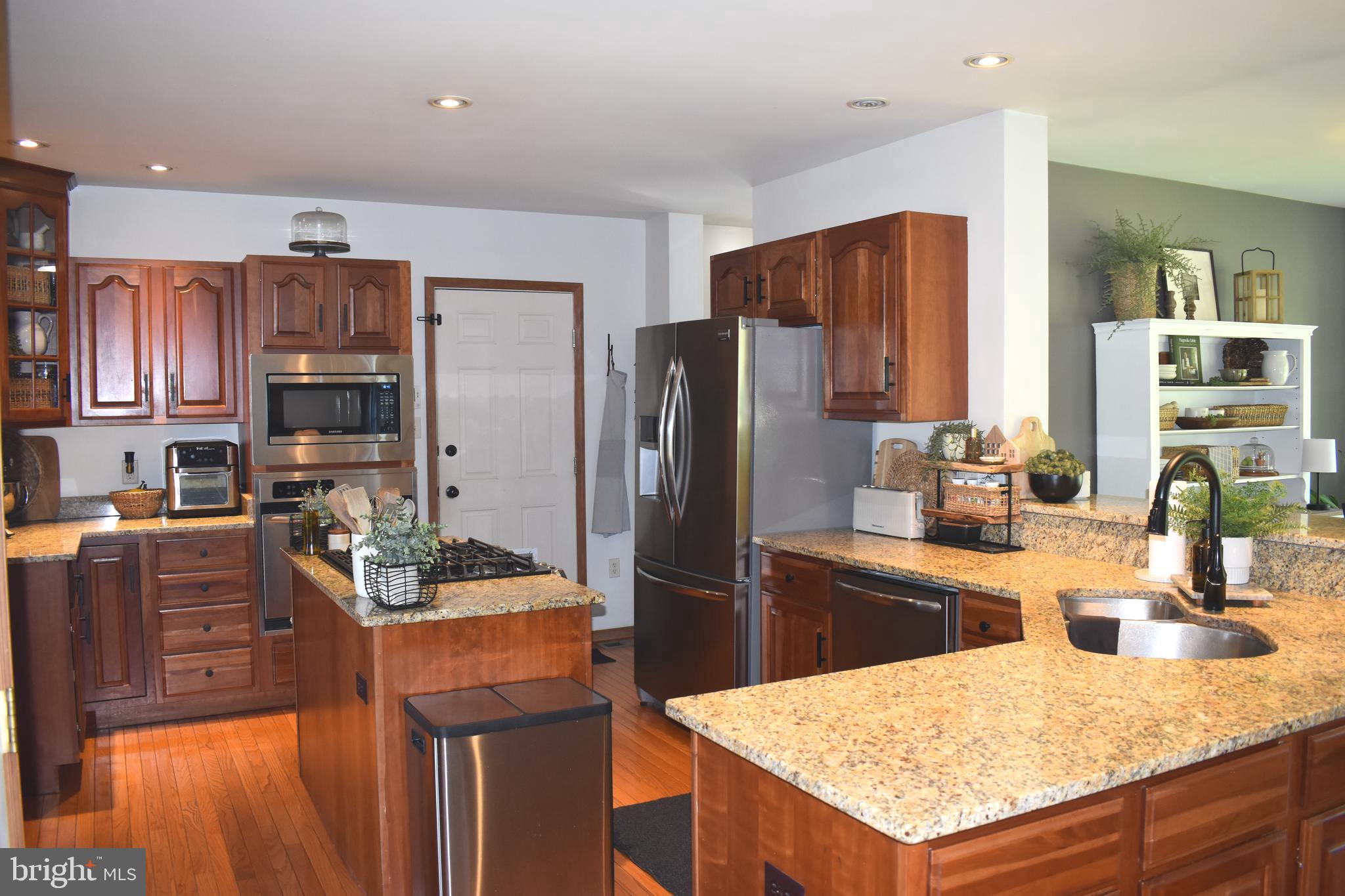 16621 Lappans Road Williamsport, MD 21795 - Photo 28 of 79 a kitchen with stainless steel appliances granite countertop a refrigerator a stove and a sink