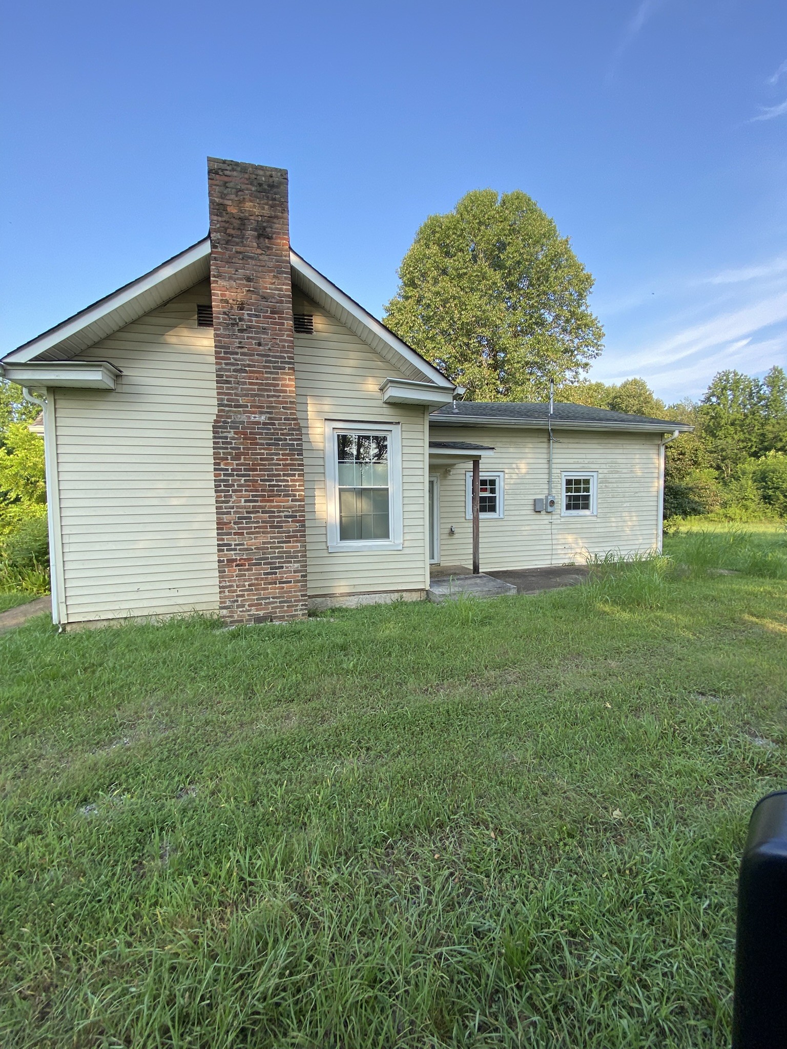 972 Fall River Road Goodspring, TN 38460 - Photo 9 of 31 a front view of house with yard and green space