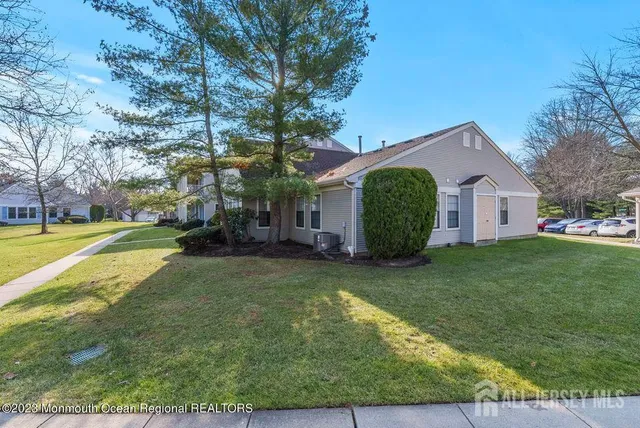 $349,900 | 237 Wycoff Way West, East Brunswick, NJ 08816