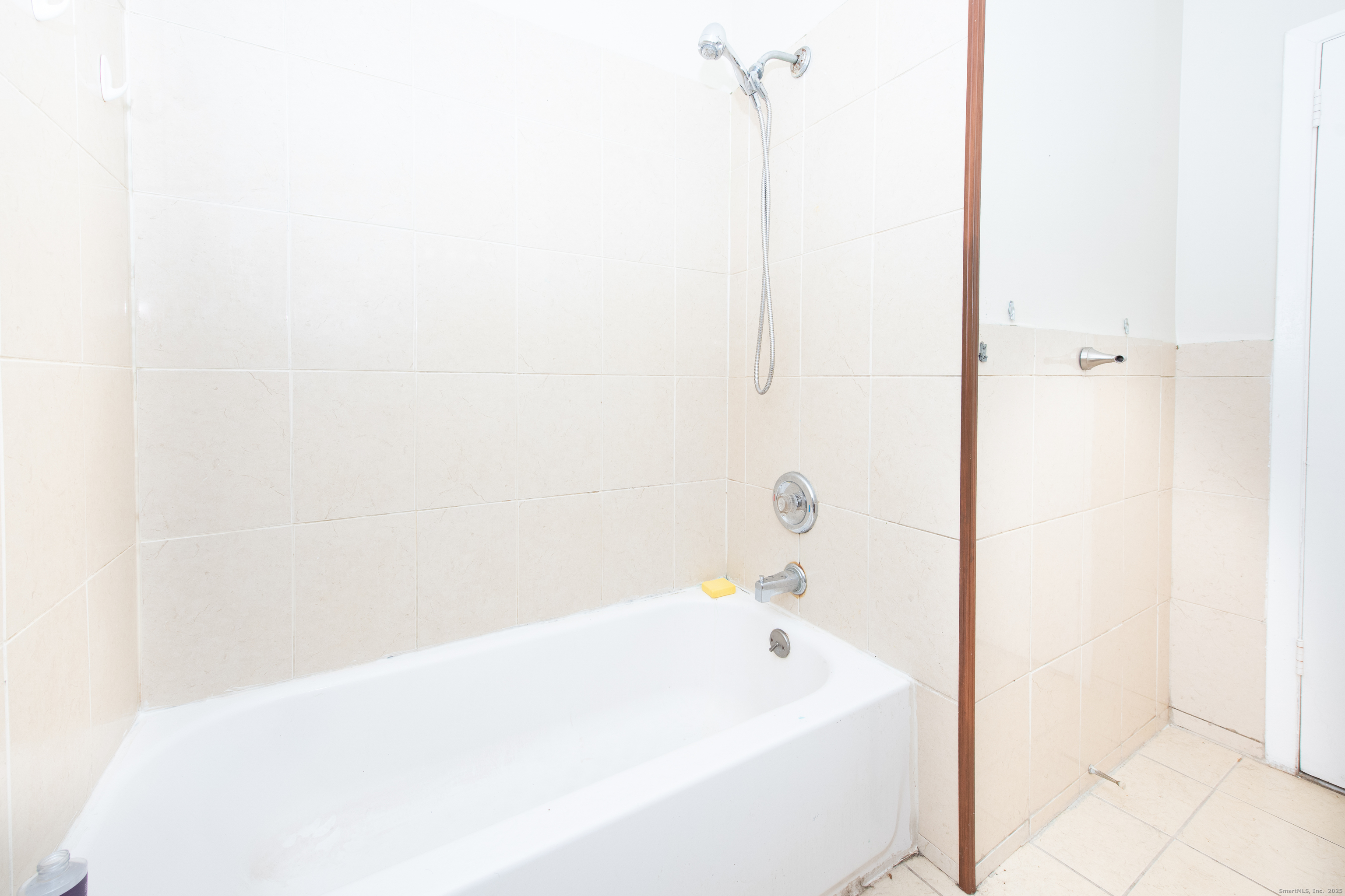 70 Pleasantview Avenue Bridgeport, CT 06606 - Photo 13 of 29 a bathroom with a bathtub