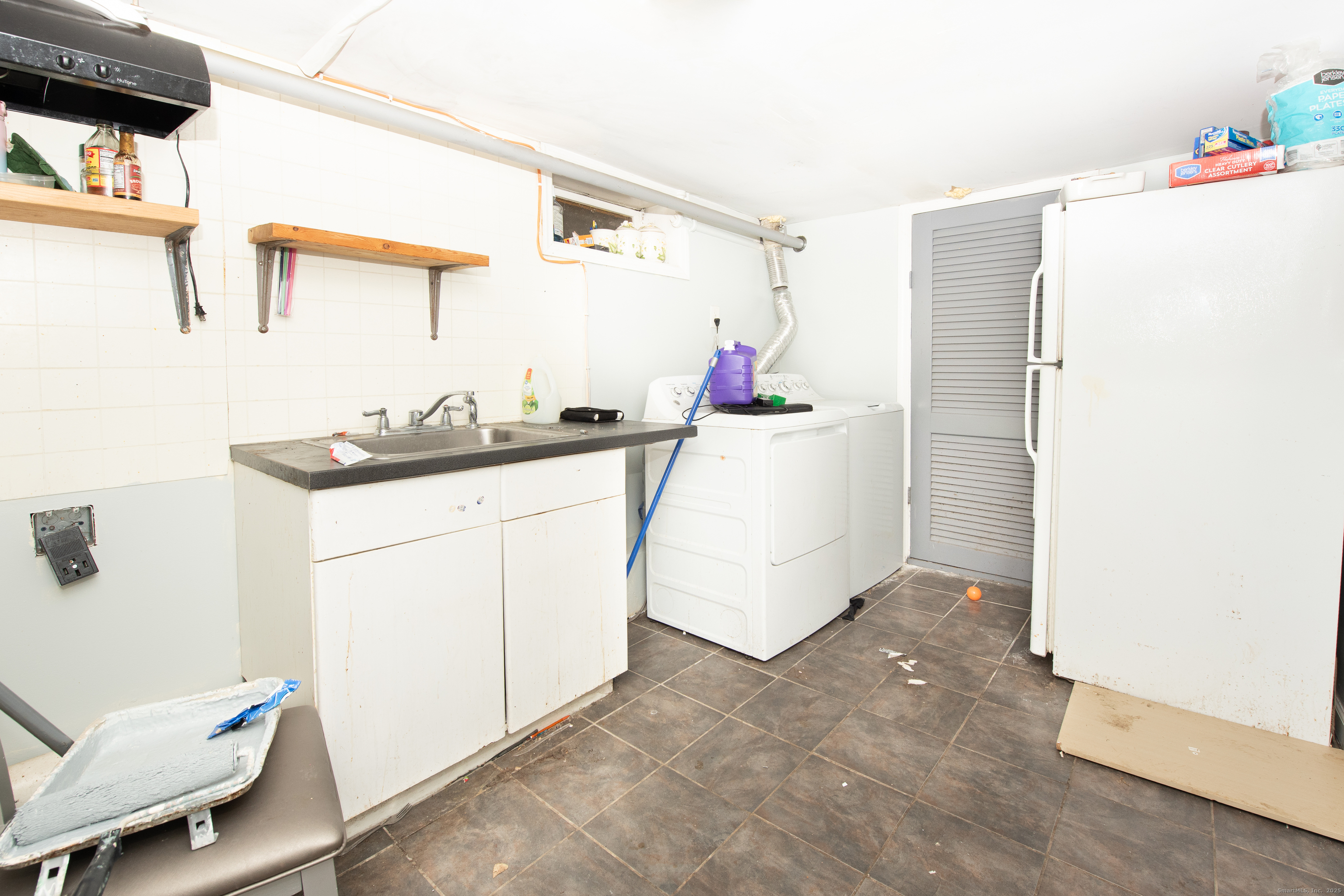 70 Pleasantview Avenue Bridgeport, CT 06606 - Photo 21 of 29 a utility room with cabinets washer and dryer