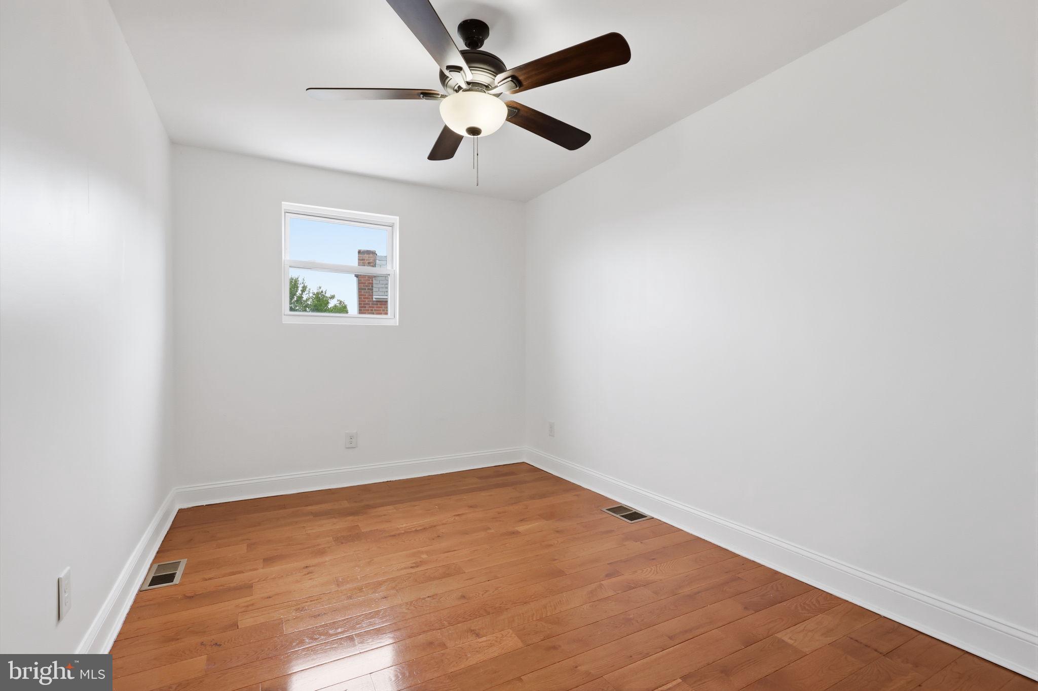 3811 Salina Road Philadelphia, PA 19154 - Photo 18 of 48 Bright and airy room with hardwood floors.