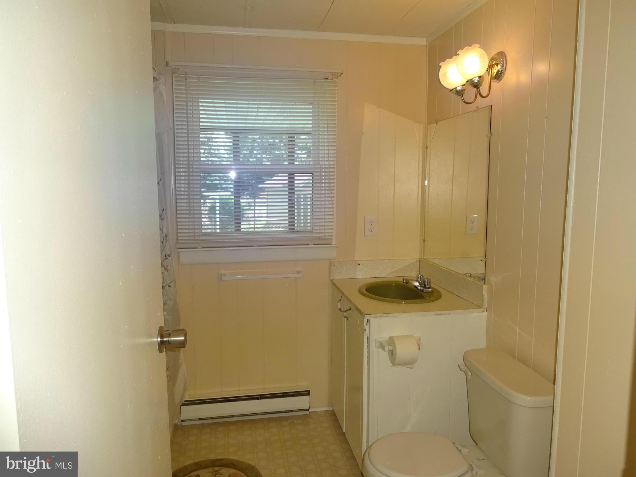 305 Commerce Street Hurlock, MD 21643 - Photo 10 of 11 Bath
