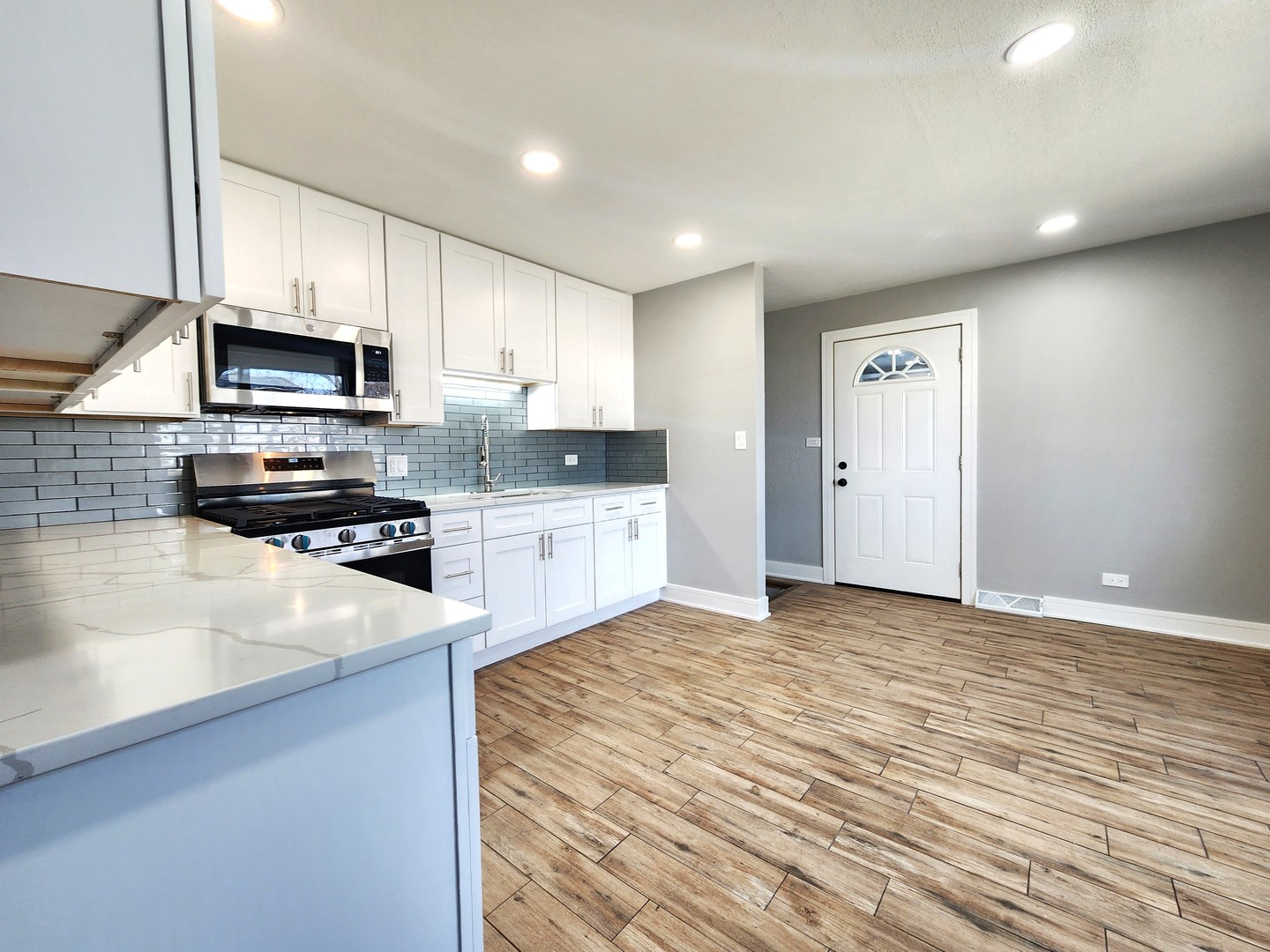 719 Terry Road Glendale Heights, IL 60139 - Photo 5 of 19 Gallery Image 5