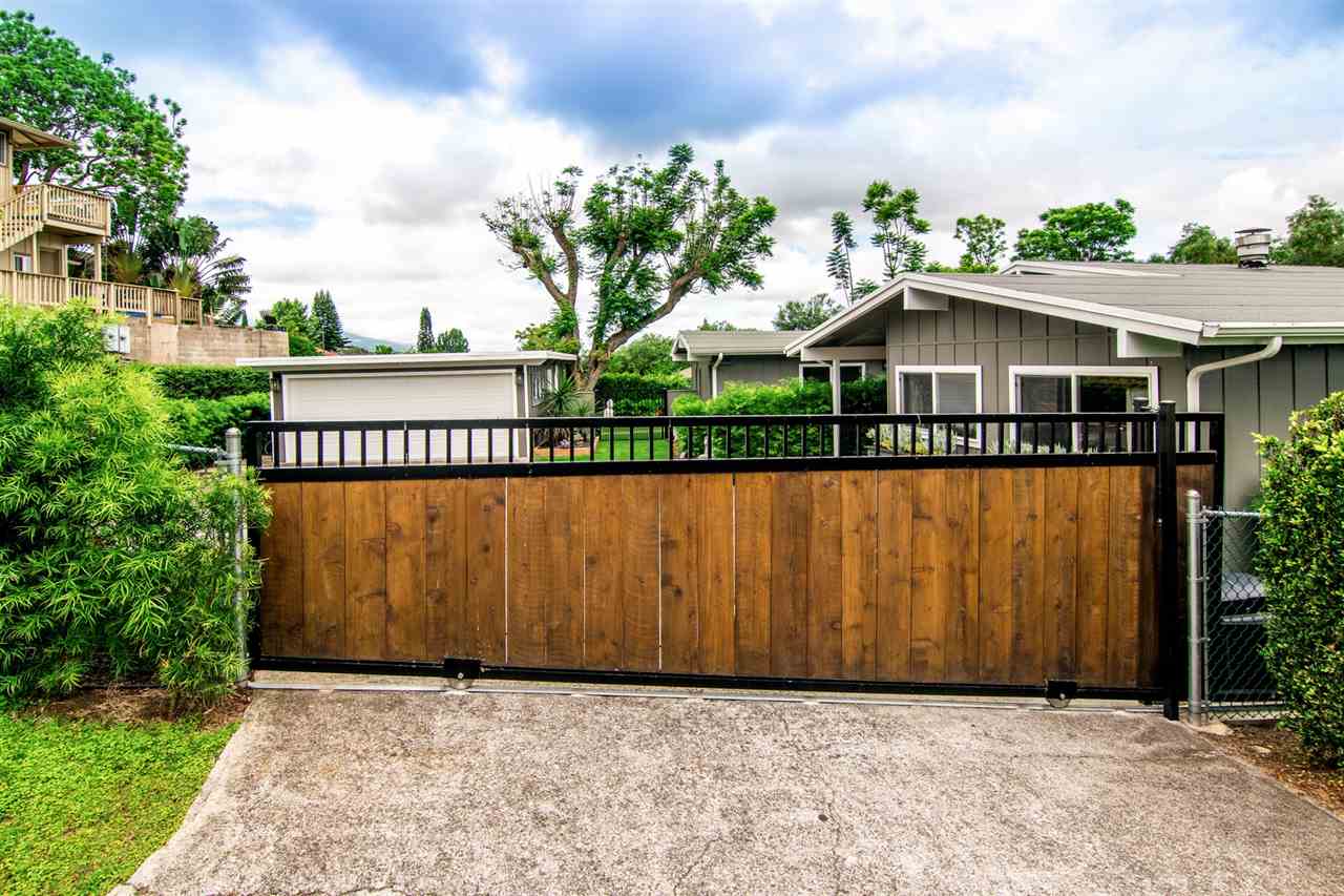78 Ka Drive, Unit 1 Kula, HI 96790 - Photo 3 of 28 front view of a house with a garden
