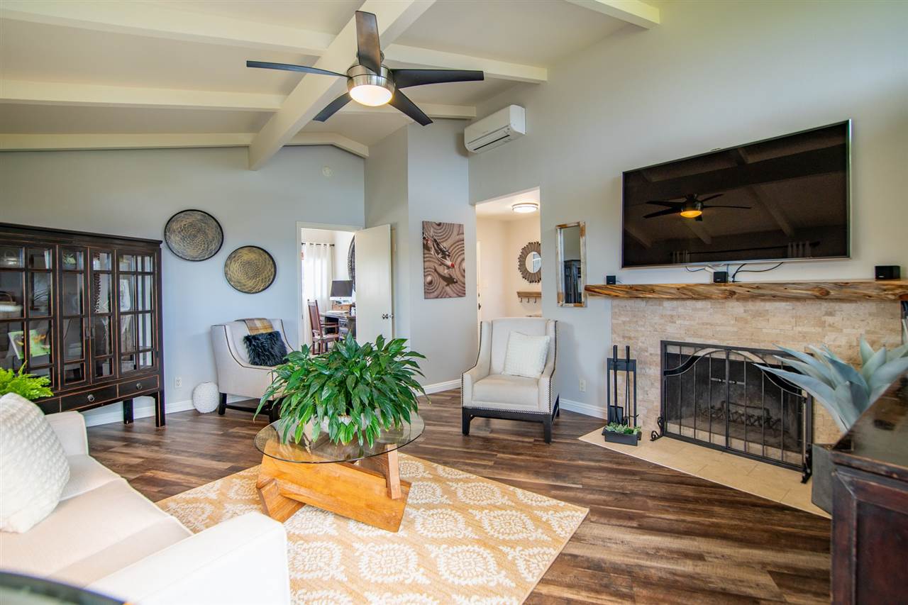 78 Ka Drive, Unit 1 Kula, HI 96790 - Photo 10 of 28 a living room with furniture and a flat screen tv