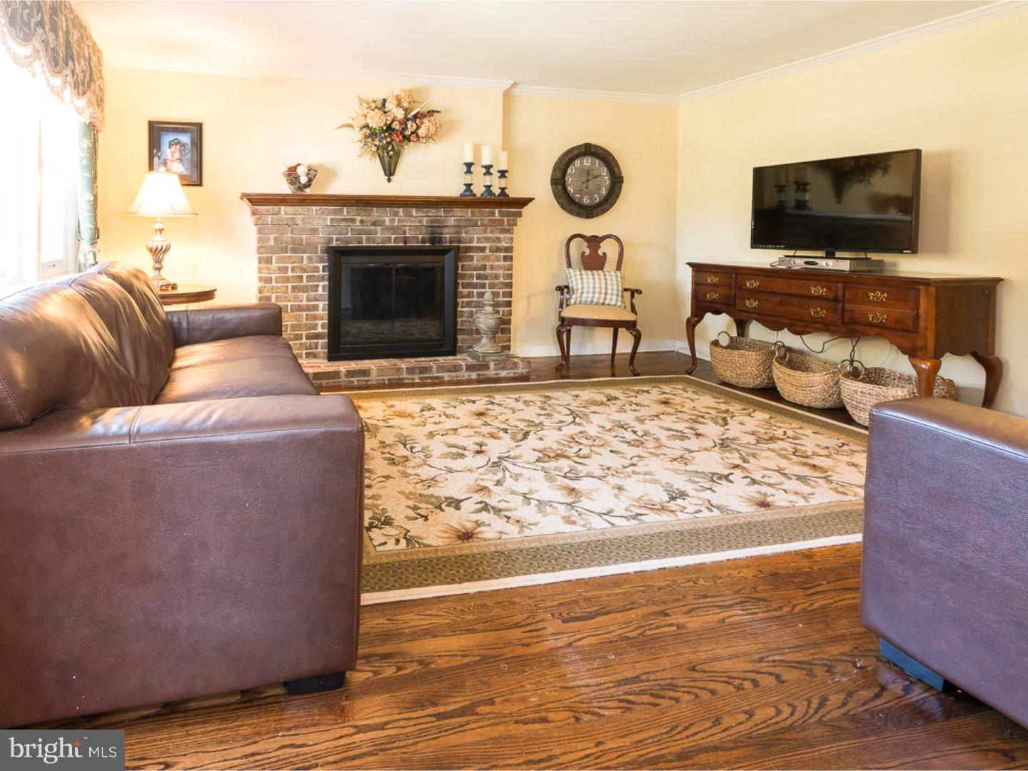 409 Exton Road Hatboro, PA 19040 - Photo 5 of 23 Living Room