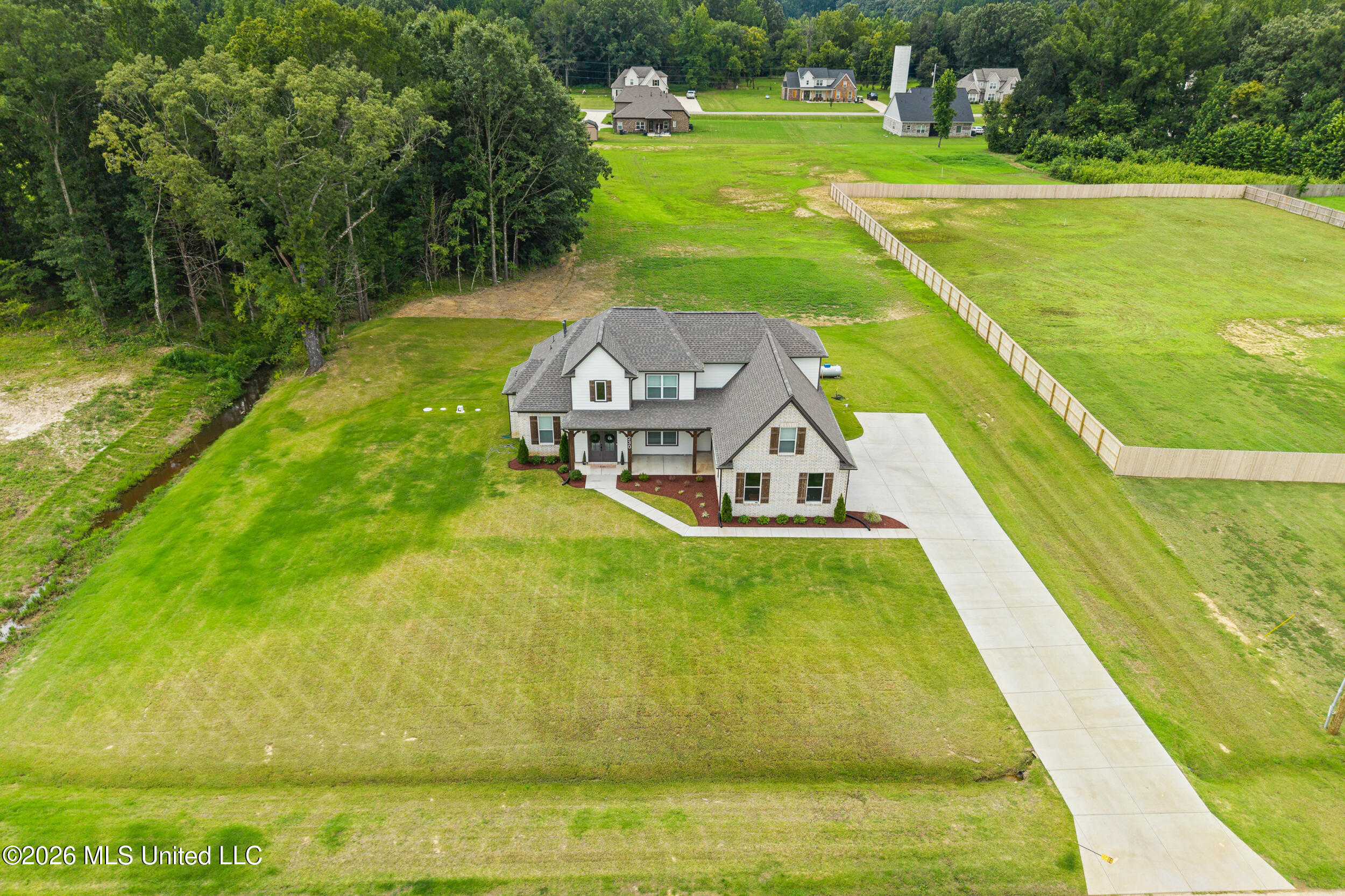 230 Centerline Roper Loop Byhalia, MS 38611 - Photo 7 of 31 230 centerline roper lp-exterior-08