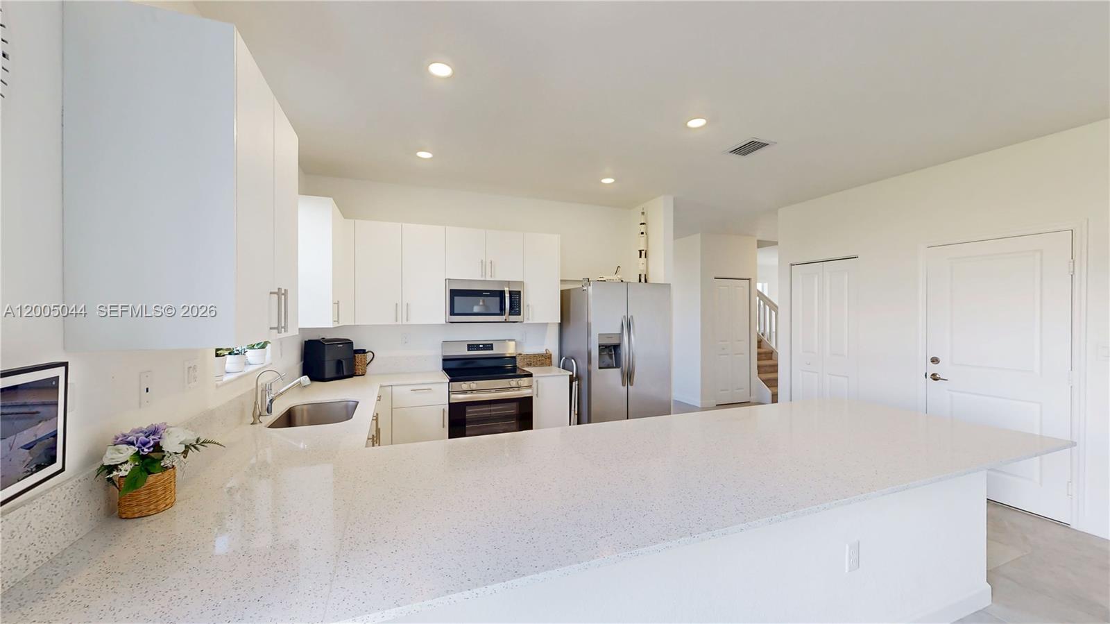 2333 Southeast 28th Street Homestead, FL 33035 - Photo 11 of 74