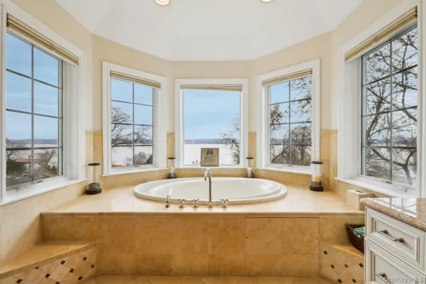 $2,195,000 | 2 Tompkins Court, Nyack, NY 10960