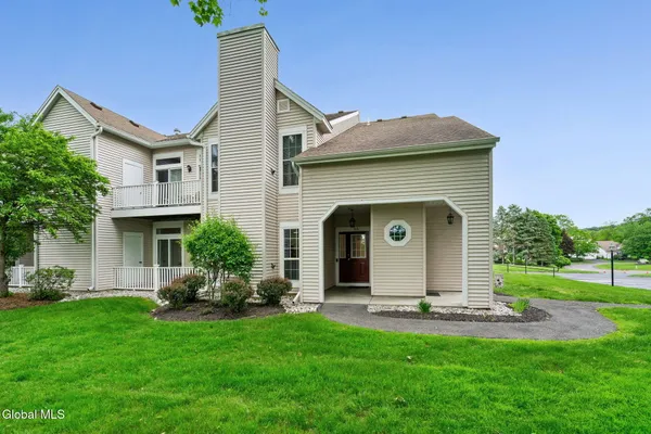 $220,000 | 213 Diamond Rock Circle, Troy, NY 12182