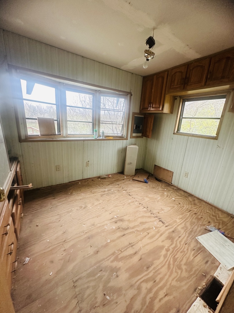 12 Hole In The Wall Road Wilmington, IL 60481 - Photo 8 of 29 Gallery Image 8