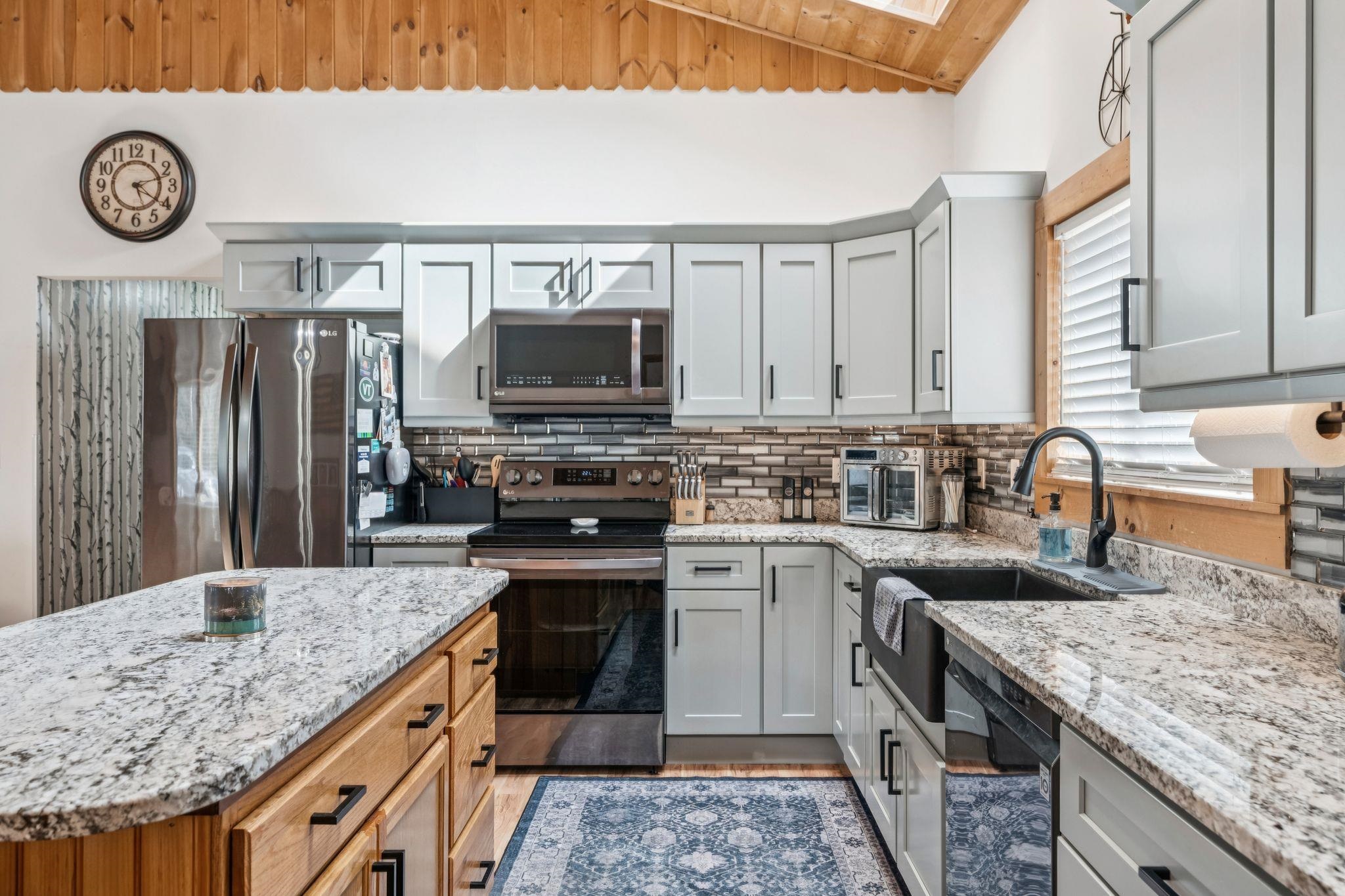 13 Maple Street Springfield, VT 05150 - Photo 4 of 32