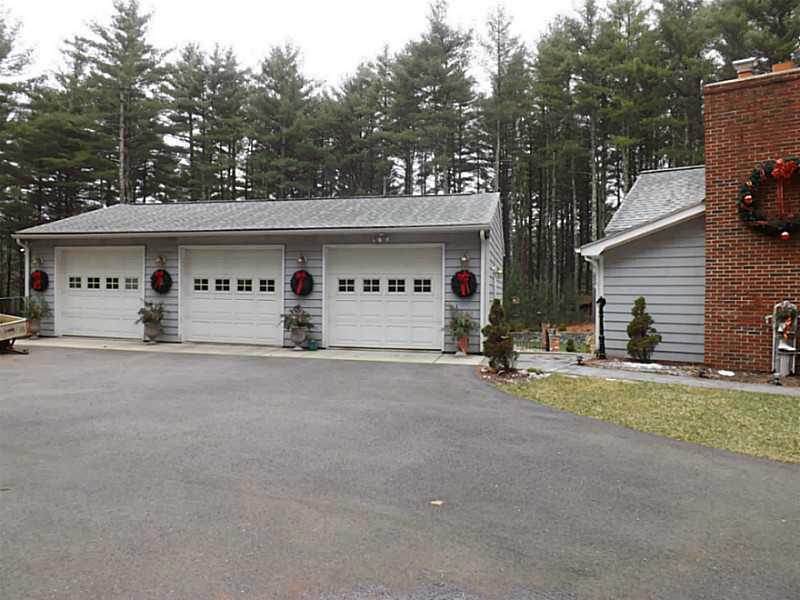 401 Town Farm Road Coventry, RI 02816 - Photo 12 of 24 Parking Lot/Garage.