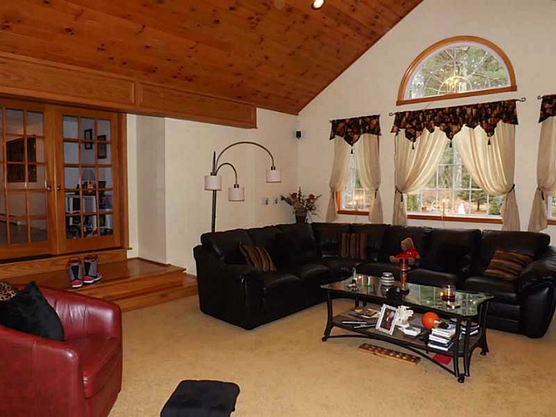401 Town Farm Road Coventry, RI 02816 - Photo 15 of 24 Den/Family/Great Room.