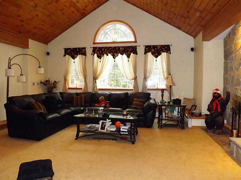 401 Town Farm Road Coventry, RI 02816 - Photo 3 of 24 Living Room.