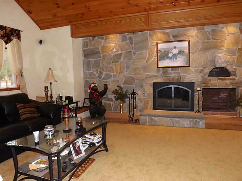401 Town Farm Road Coventry, RI 02816 - Photo 9 of 24 Den/Family/Great Room.