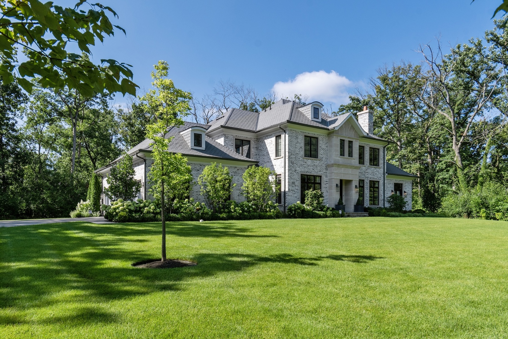 511 Lansdowne Lane Lake Bluff, IL 60044 - Photo 2 of 69 a front view of a house with a yard