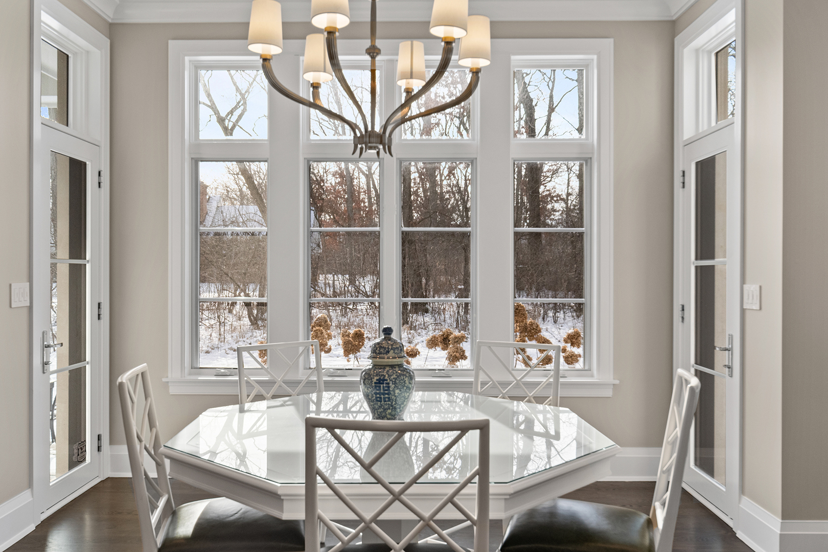 511 Lansdowne Lane Lake Bluff, IL 60044 - Photo 21 of 69 a dining room with furniture a chandelier and wooden floor