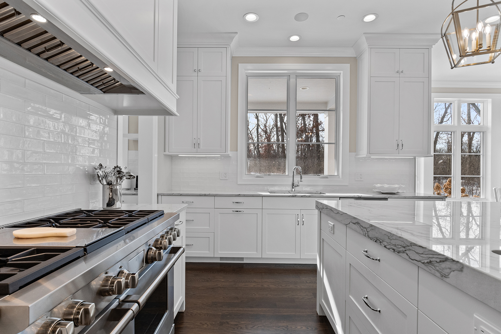 511 Lansdowne Lane Lake Bluff, IL 60044 - Photo 25 of 69 a kitchen with a stove and a sink