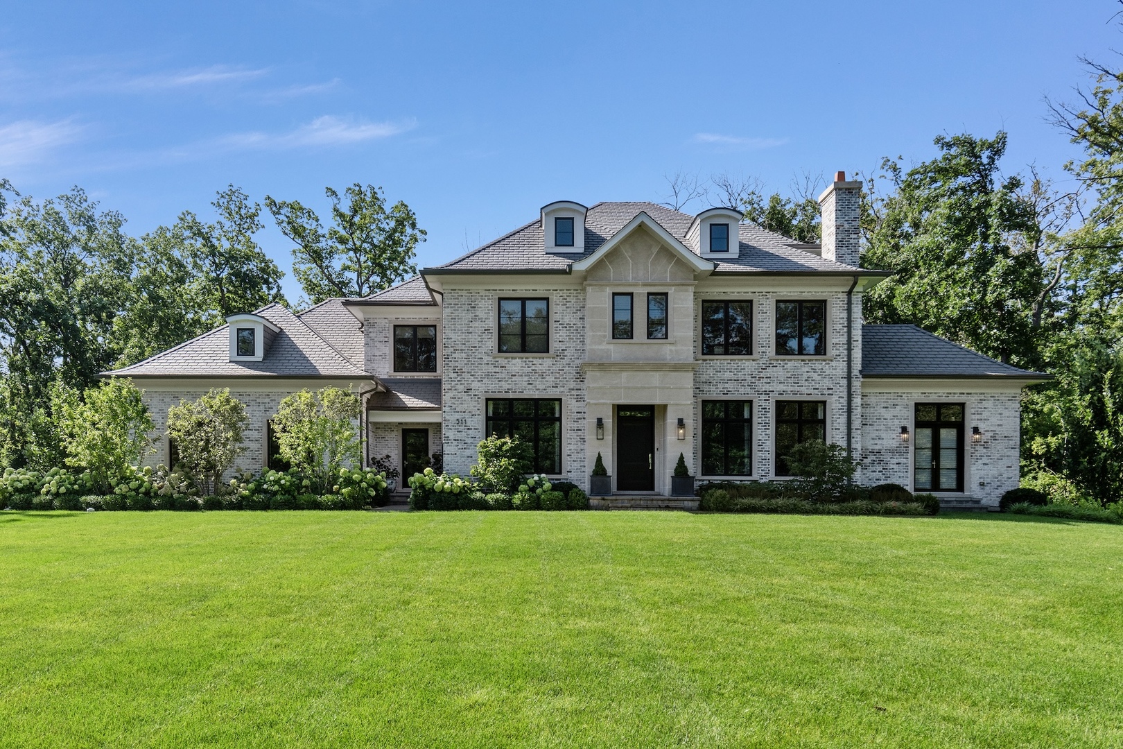 511 Lansdowne Lane Lake Bluff, IL 60044 - Photo 3 of 69 a front view of a house with a yard