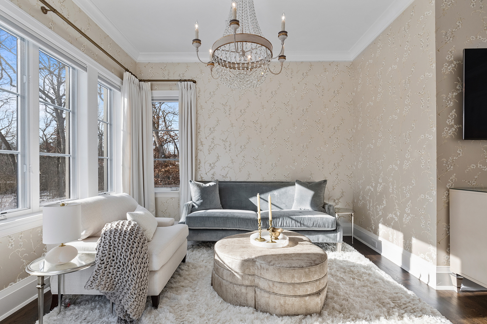 511 Lansdowne Lane Lake Bluff, IL 60044 - Photo 34 of 69 a living room with furniture and a large window