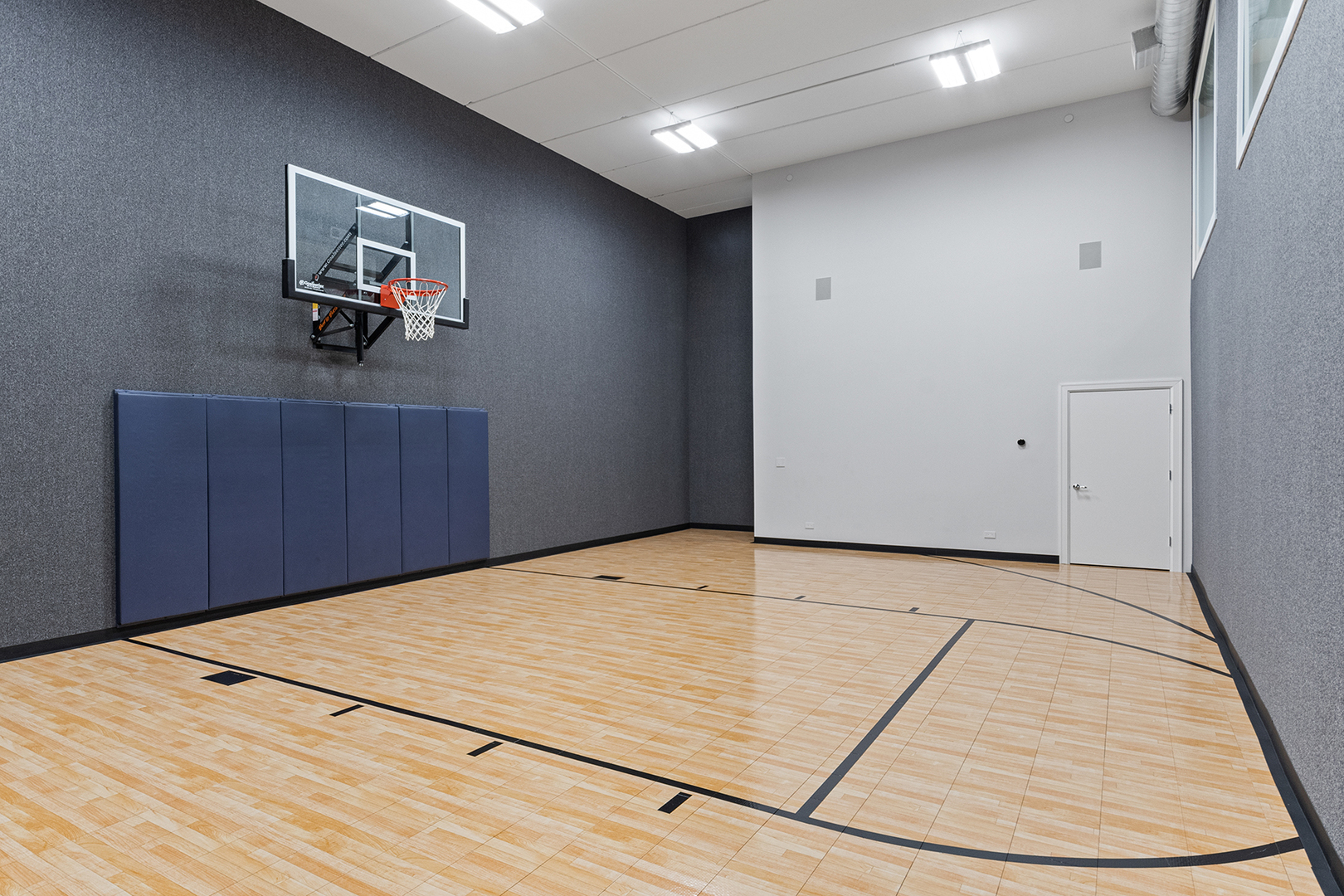 511 Lansdowne Lane Lake Bluff, IL 60044 - Photo 59 of 69 a view of a livingroom with wooden floor