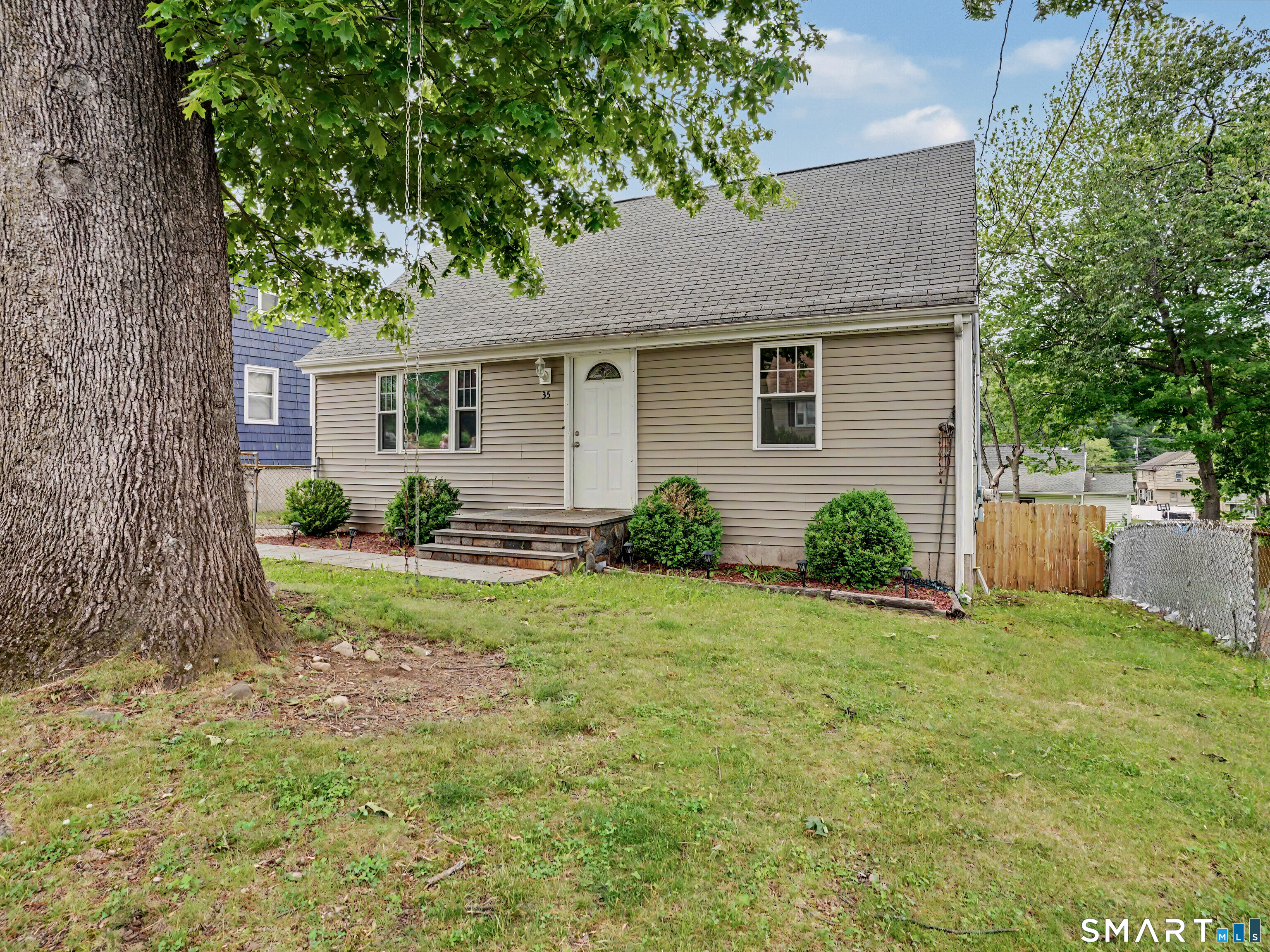 35 Oakleaf Street Bridgeport, CT 06606 - Photo 1 of 1 Gallery Image 1