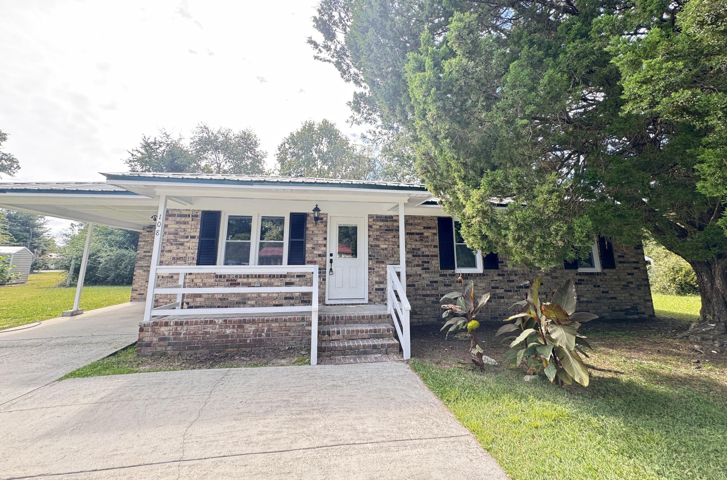 108 Franklin Street Walterboro, SC 29488 - Photo 4 of 37 108 Franklin Street (1)