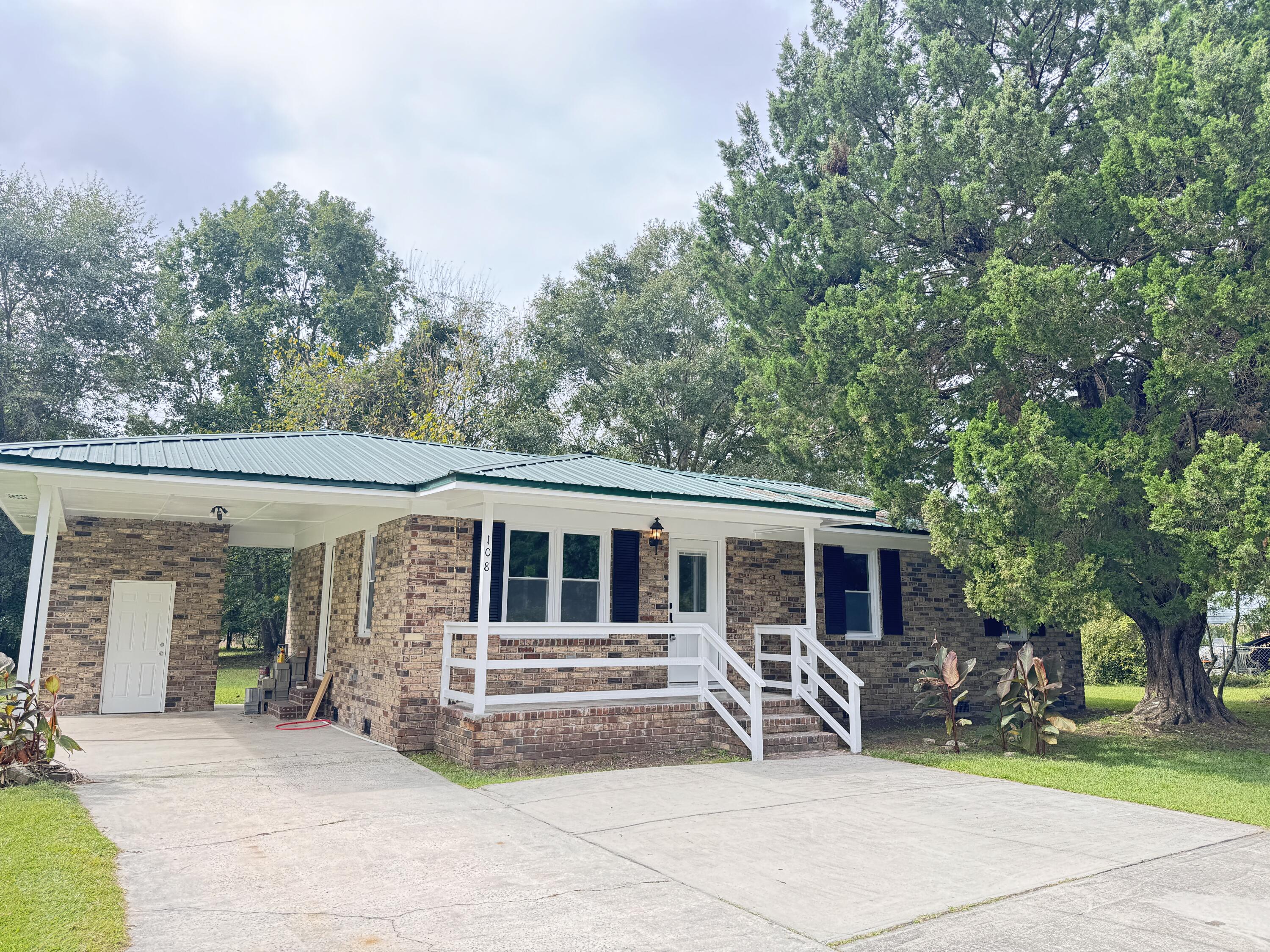 108 Franklin Street Walterboro, SC 29488 - Photo 5 of 37 108 Franklin Street (2)