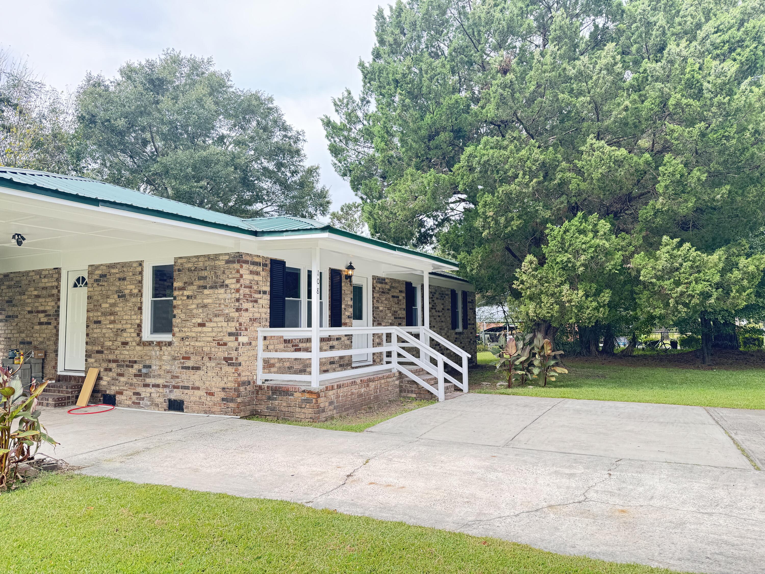 108 Franklin Street Walterboro, SC 29488 - Photo 7 of 37 108 Franklin Street (7)