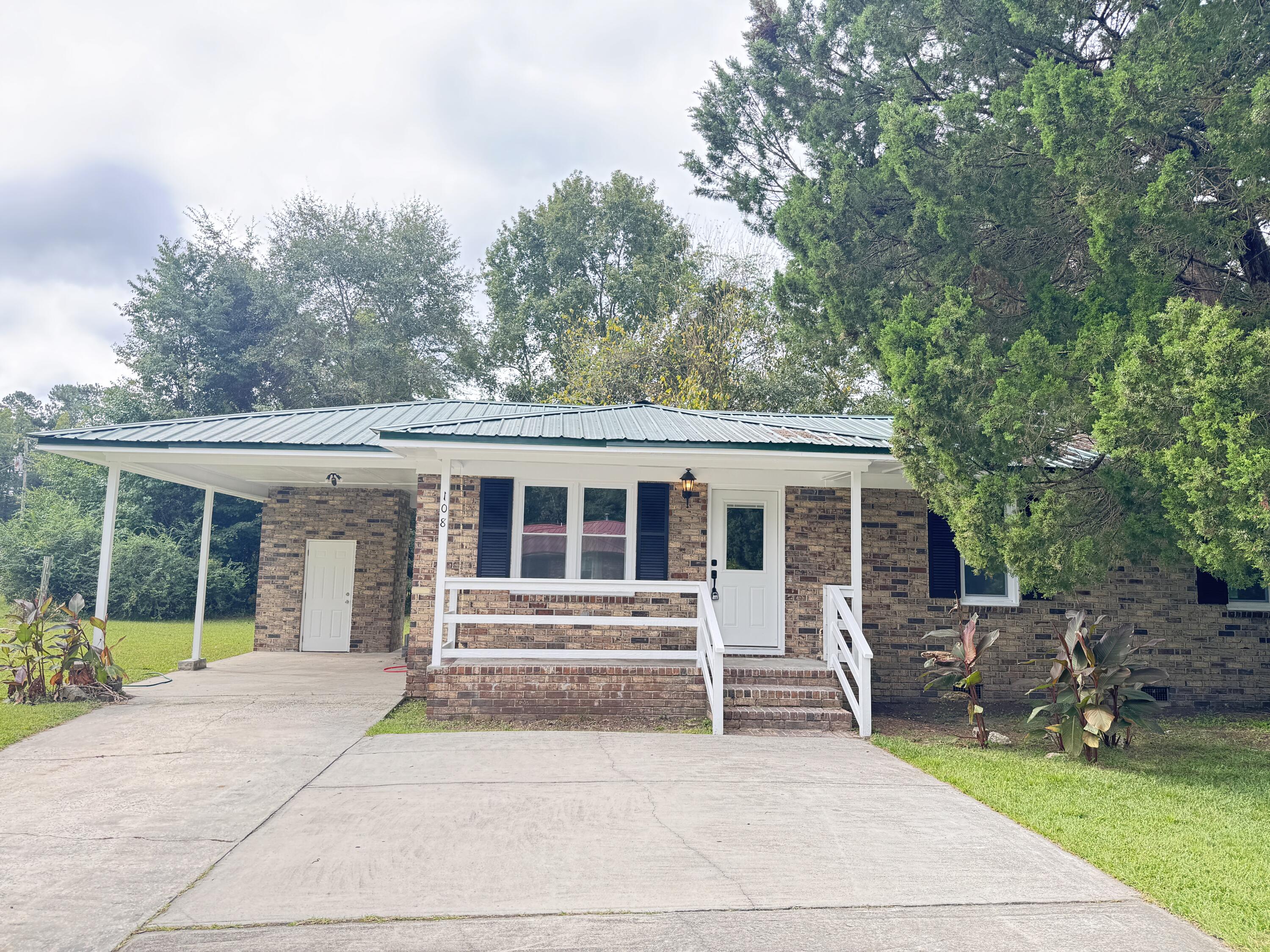 108 Franklin Street Walterboro, SC 29488 - Photo 8 of 37 108 Franklin Street (6)