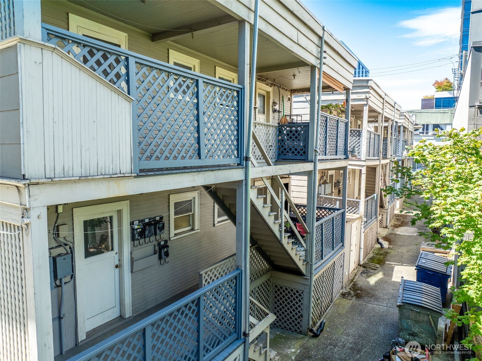 800 Harrison Street Seattle, WA 98109 - Photo 12 of 25 a view of front door of house with stairs