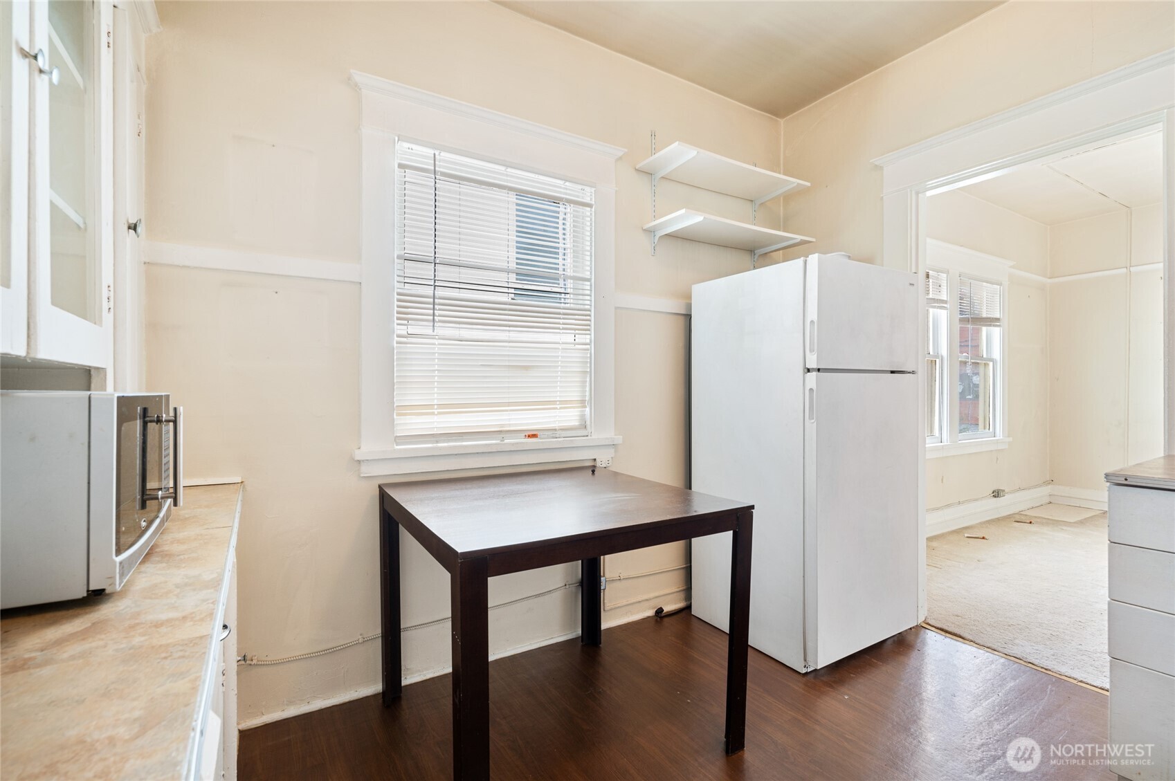 800 Harrison Street Seattle, WA 98109 - Photo 17 of 25 a workspace with furniture and window