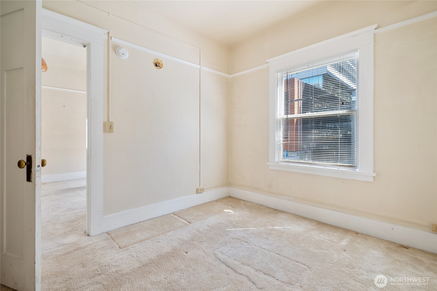800 Harrison Street Seattle, WA 98109 - Photo 20 of 25 a view of an empty room with a window
