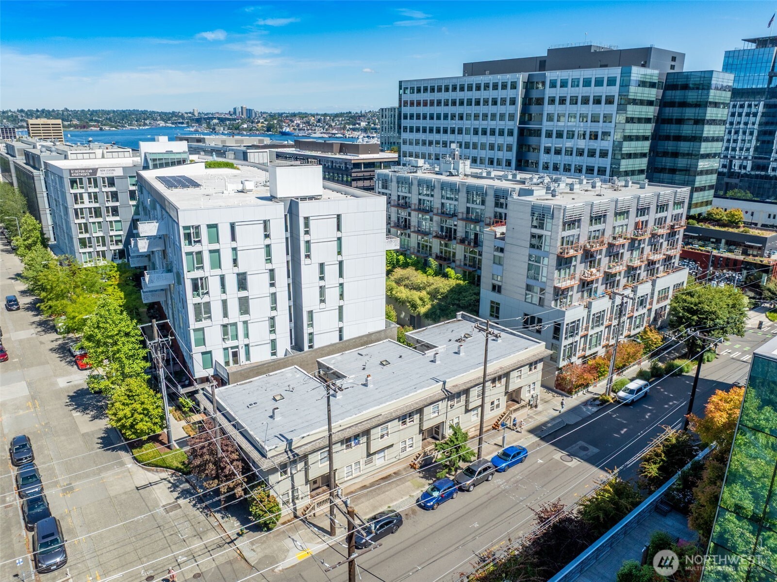 800 Harrison Street Seattle, WA 98109 - Photo 2 of 25 a picture of city view