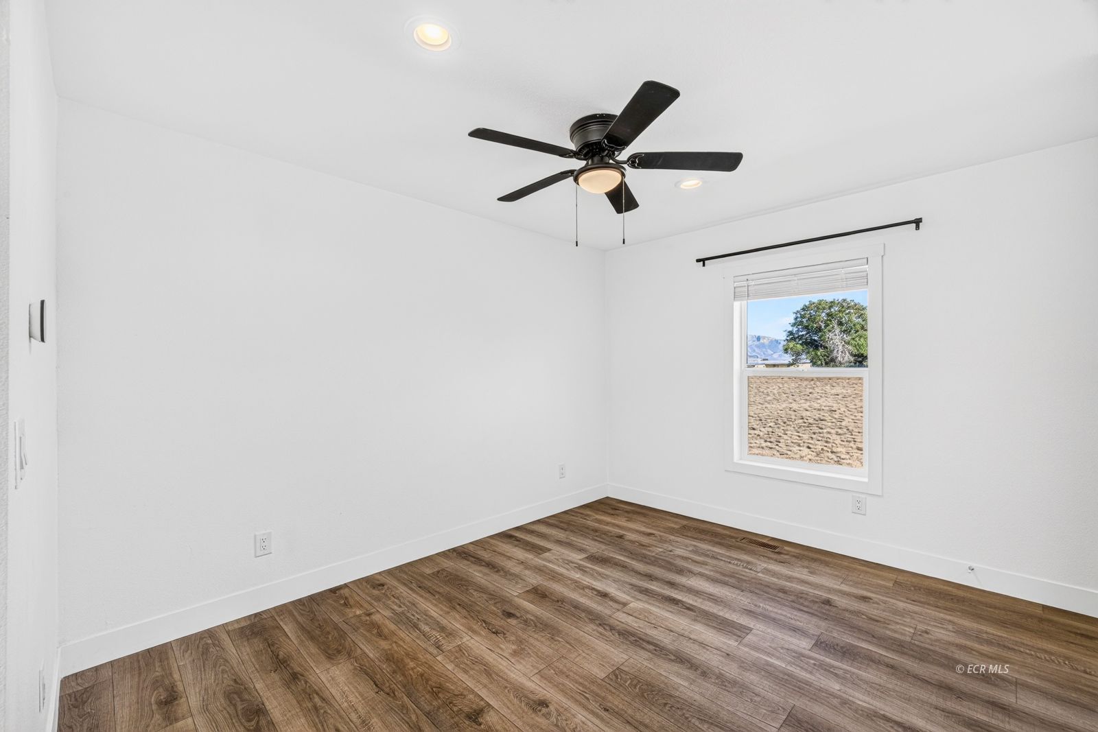 937 Spring Valley Parkway Spring Creek, NV 89815 - Photo 7 of 39