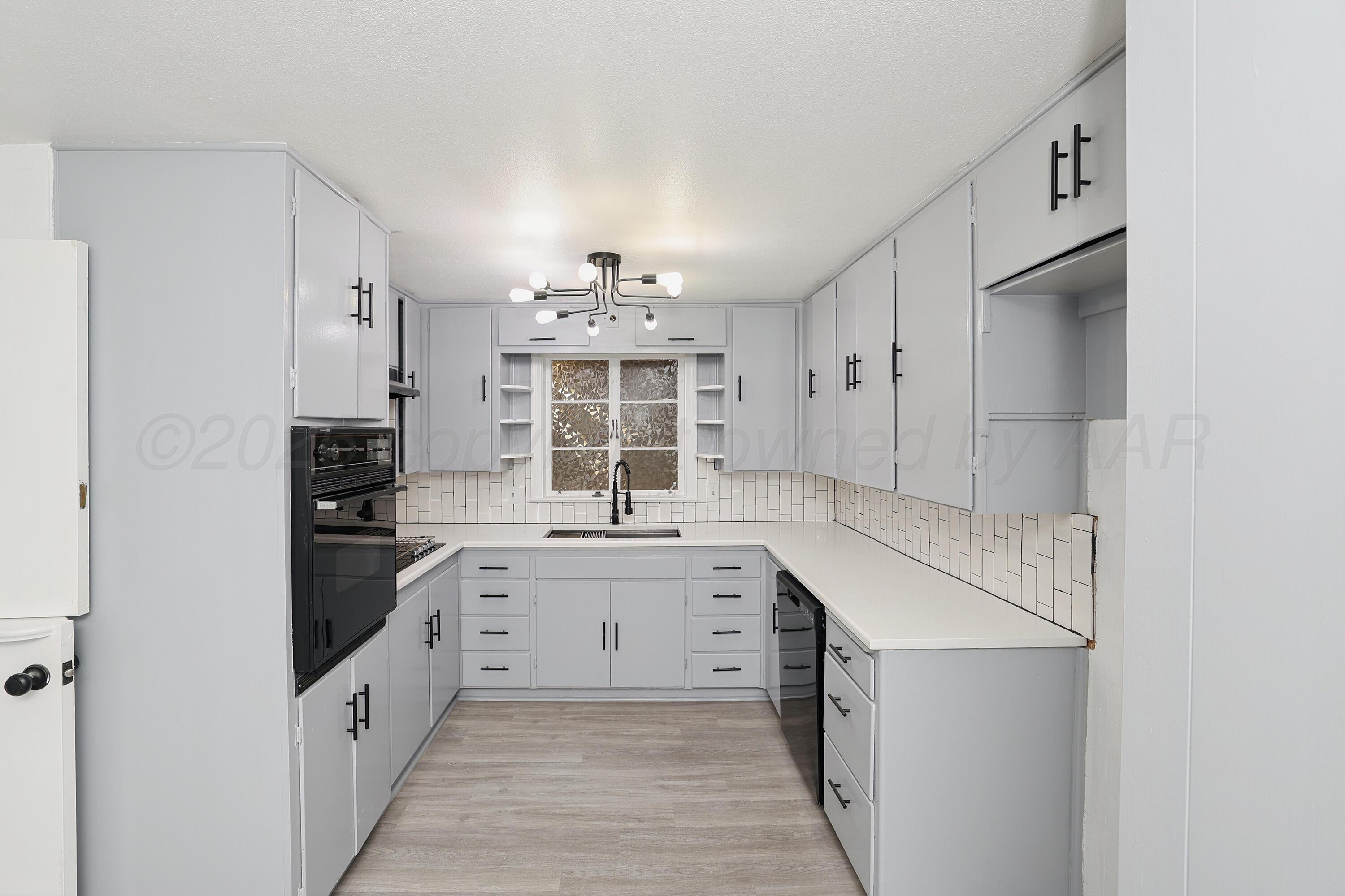 3909 Cheyenne Terrace Amarillo, TX 79106 - Photo 11 of 31 11-Kitchen