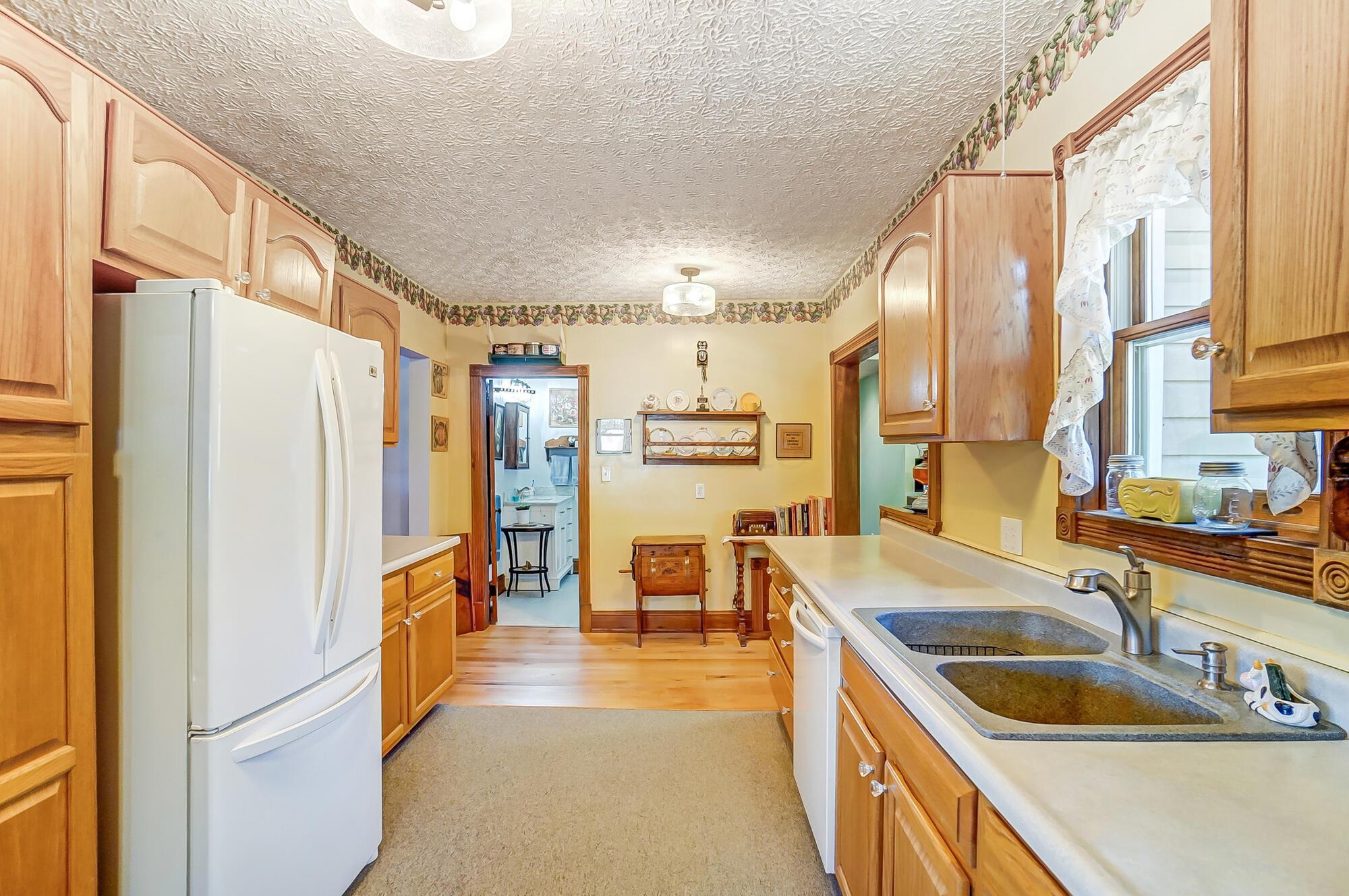 11135 Basil Road Northwest Baltimore, OH 43105 - Photo 17 of 80 Kitchen - 11135 Basil Road NW, Baltimore, OH 43105