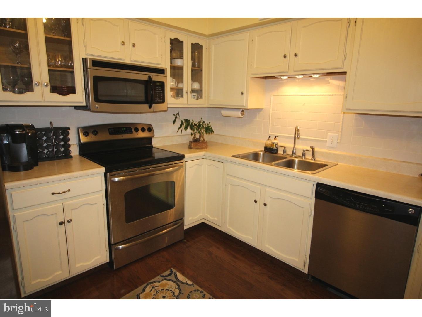 255 Valley Stream Lane Chesterbrook, PA 19087 - Photo 5 of 18 Kitchen