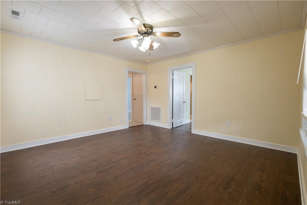 1112 Countryside Drive High Point, NC 27265 - Photo 4 of 14 Gallery Image 4