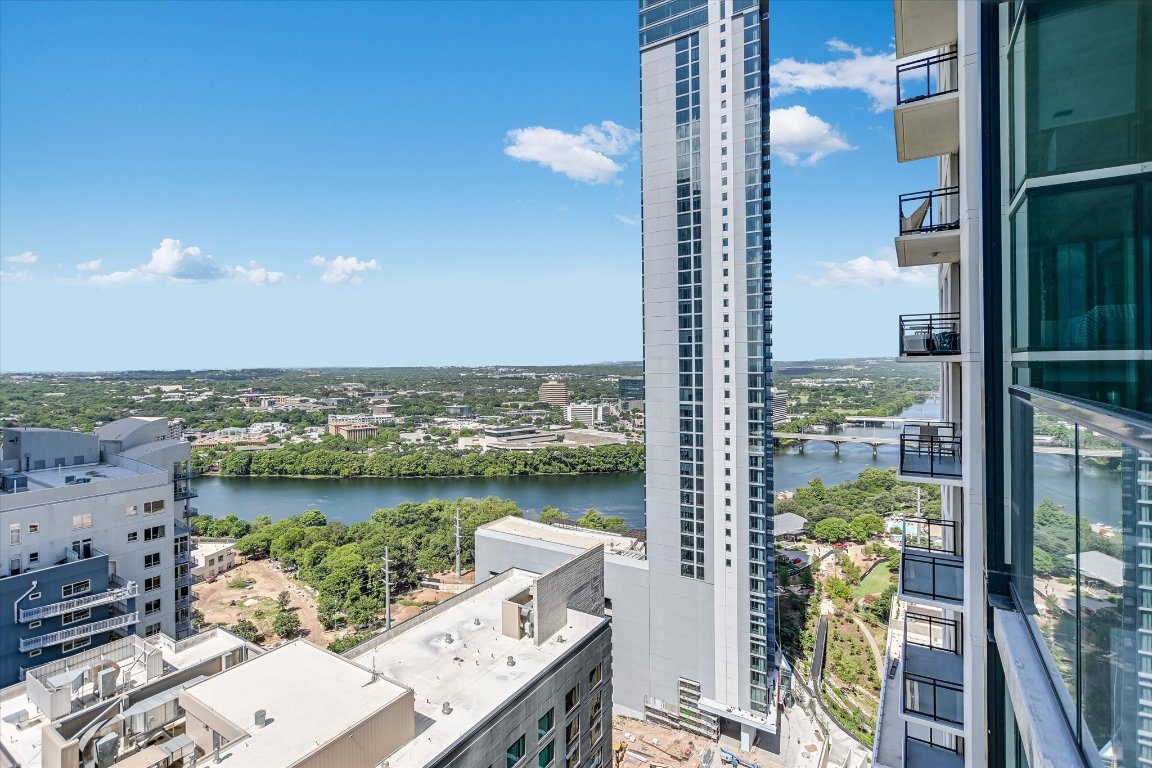 610 Davis Street, Unit 2505 Austin, TX 78701 - Photo 5 of 31 a view of a balcony with an ocean view