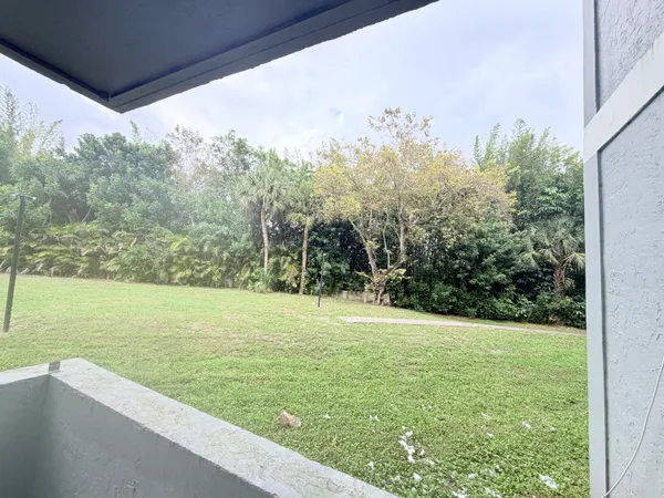 $1,425 | 2000 North Congress Avenue, Unit 103, West Palm Beach, FL 33401