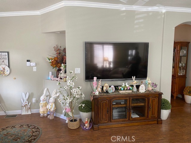 1051 Site Drive, Unit 281 Brea, CA 92821 - Photo 5 of 42 a living room with furniture and a flat screen tv