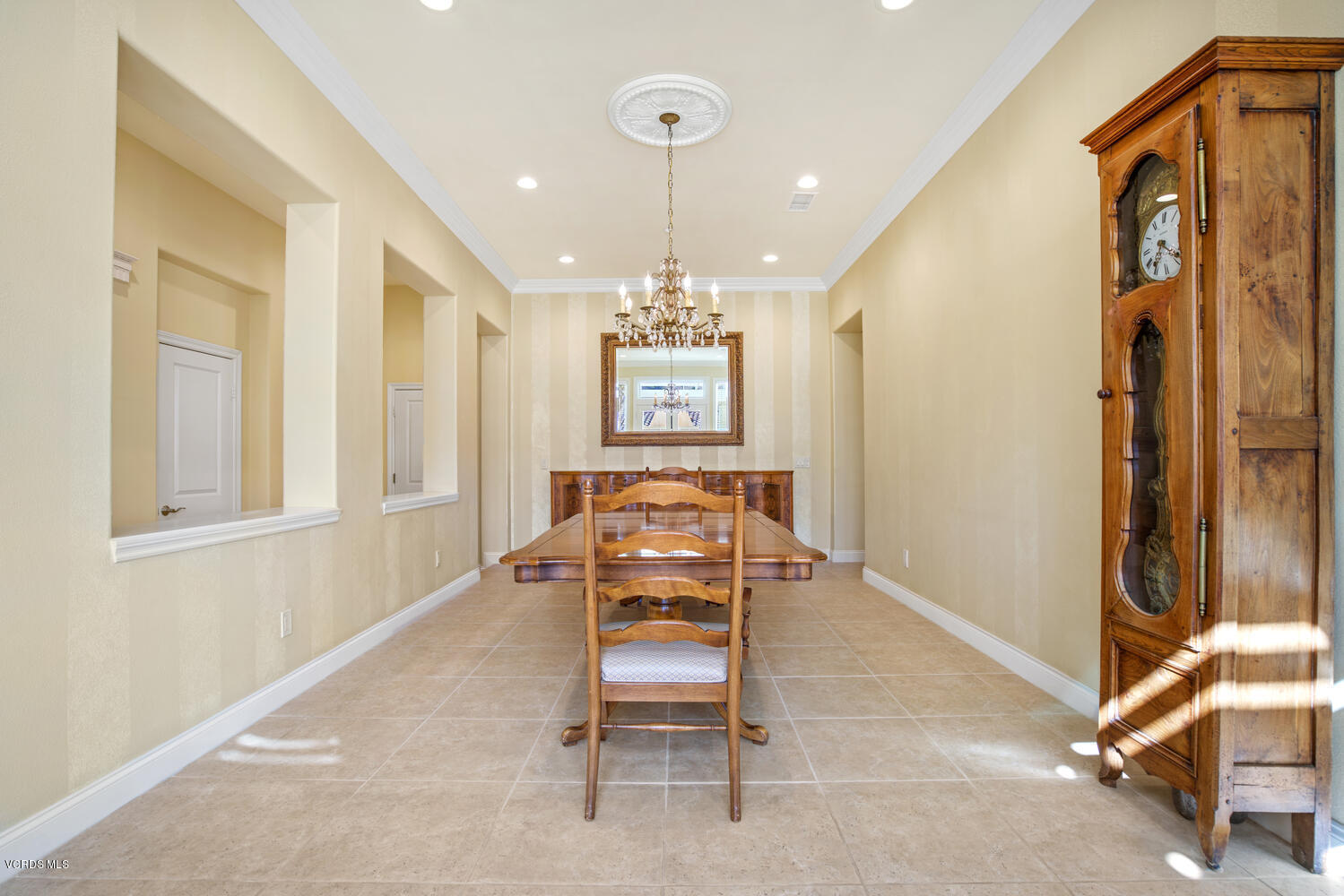 477 Vineyard Drive Simi Valley, CA 93065 - Photo 15 of 65 477 Vineyard Dr Simi Valley CA-large-015