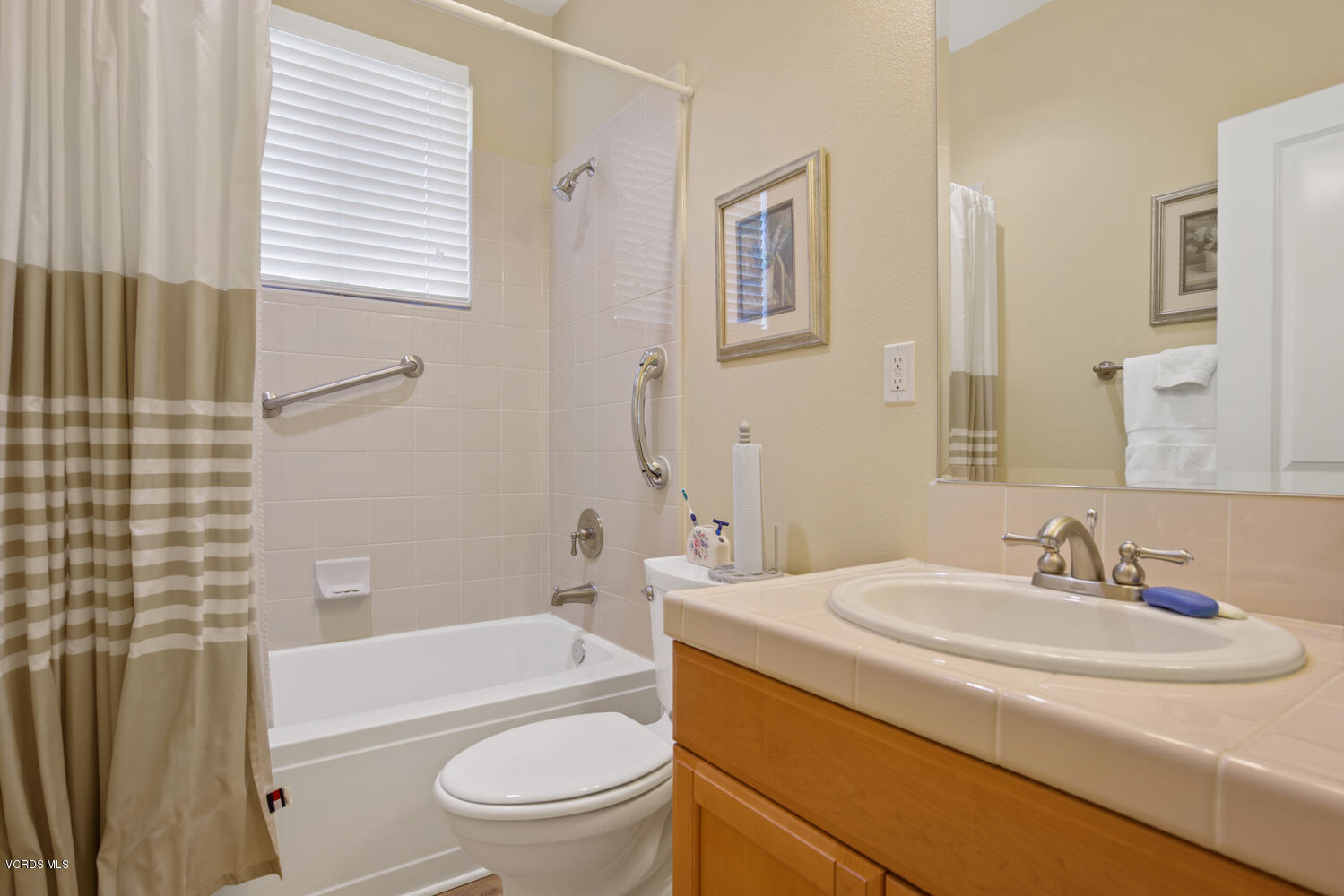 477 Vineyard Drive Simi Valley, CA 93065 - Photo 29 of 65 a bathroom with a sink toilet and shower