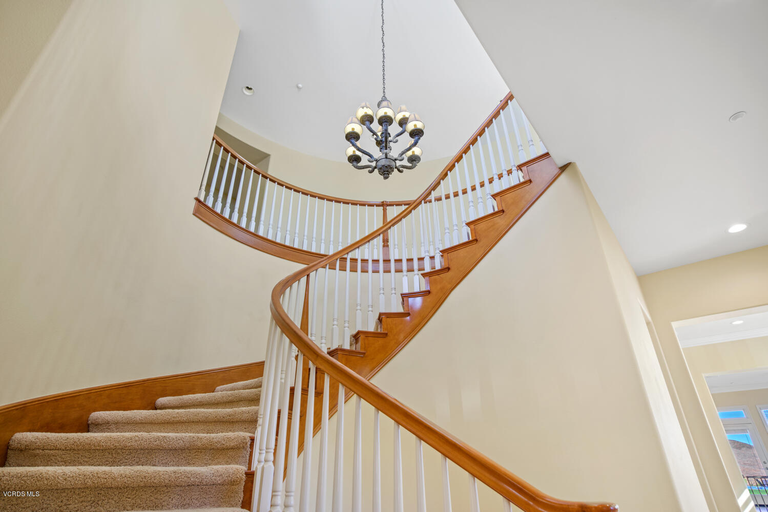477 Vineyard Drive Simi Valley, CA 93065 - Photo 34 of 65 a view of entryway
